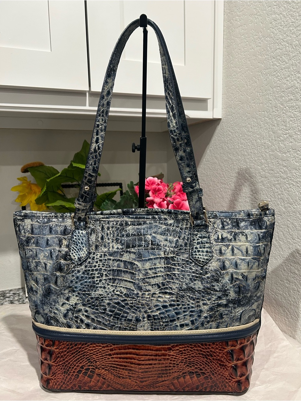 Brahmin Glacier Eastwood Medium Asher - Picture 2 of 8